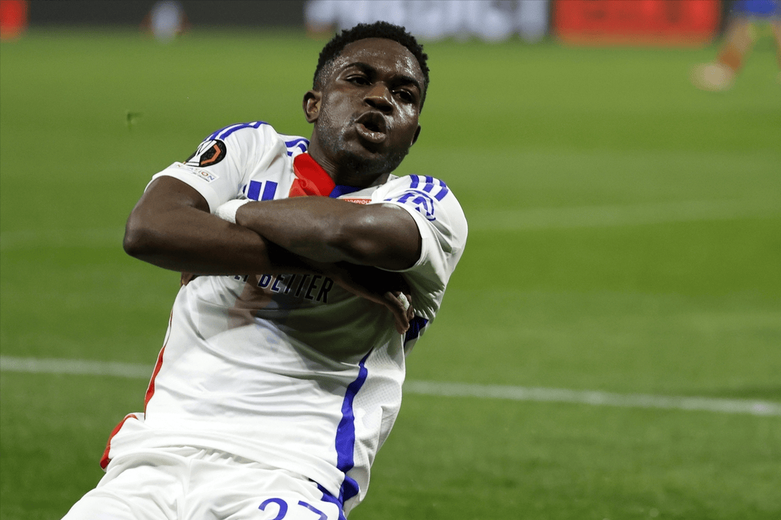 里程碑夜！里昂队长鼓劲；法甲关键时刻刷纪录；压力陡增；轮换策略成焦点的简单介绍