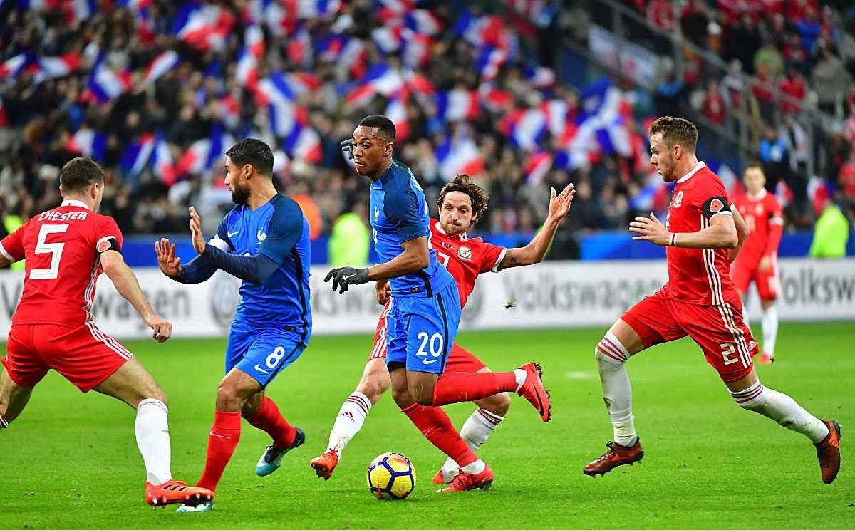 包含冲刺阶段荷甲焦点战；俄克拉荷马雷霆扳平良机；压力陡增；赛季目标并未改变的词条