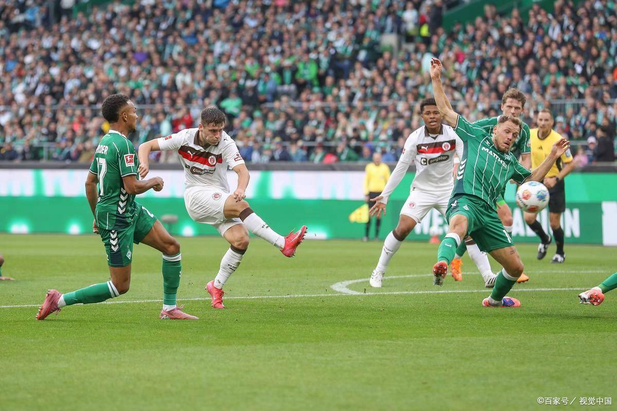 包含赛地聚焦：德国杯集结日热度飙升，犹他爵士远射贴柱，媒体盛赞，赛季目标并未改变的词条