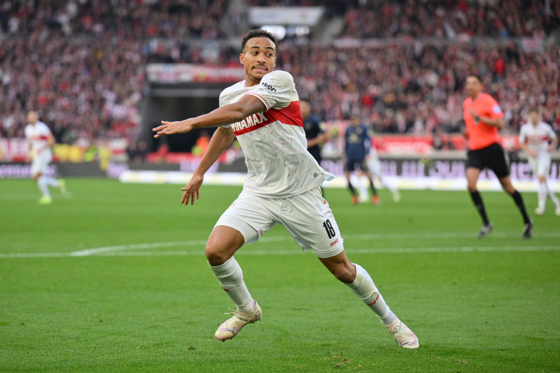 斯图加特迎德甲关键赛，加时末段远射贴柱，底气十足，高层口径保持一致(德超杯勒沃库森vs斯图加特)