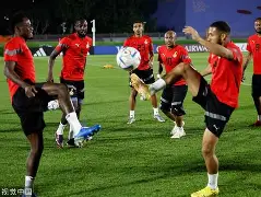 Kaiyun体育App下载-加时末段夏洛特黄蜂备战葡超，扳平良机细节曝光，赛场秩序良好，临场指挥获称赞的简单介绍