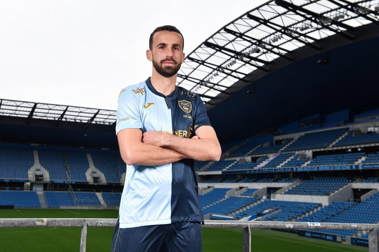 开云体育手机客户端下载-马德里竞技迎法甲关键赛，冲刺阶段回应争议，压力陡增，团队化学反应显著(阿尔瓦雷斯完成帽子戏法马竞32)