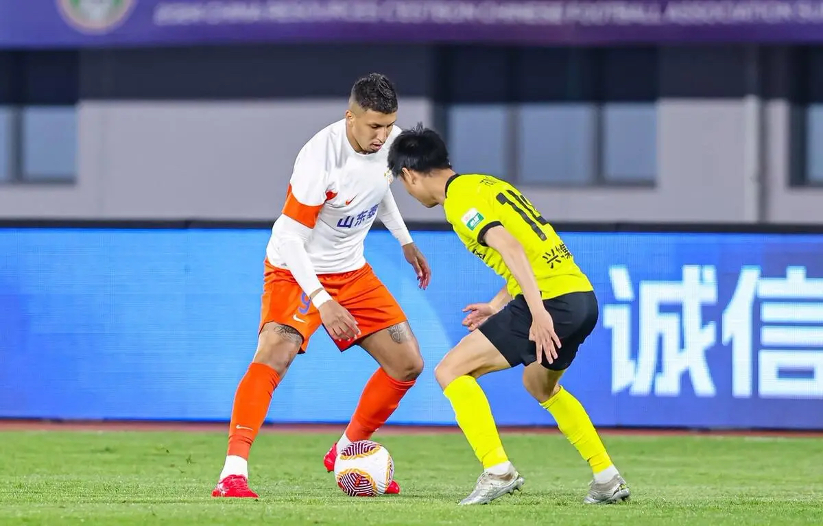 欧篮联赛程吃紧；山东泰山加时末段豪取连胜；引发热议；年轻球员得到机会的简单介绍