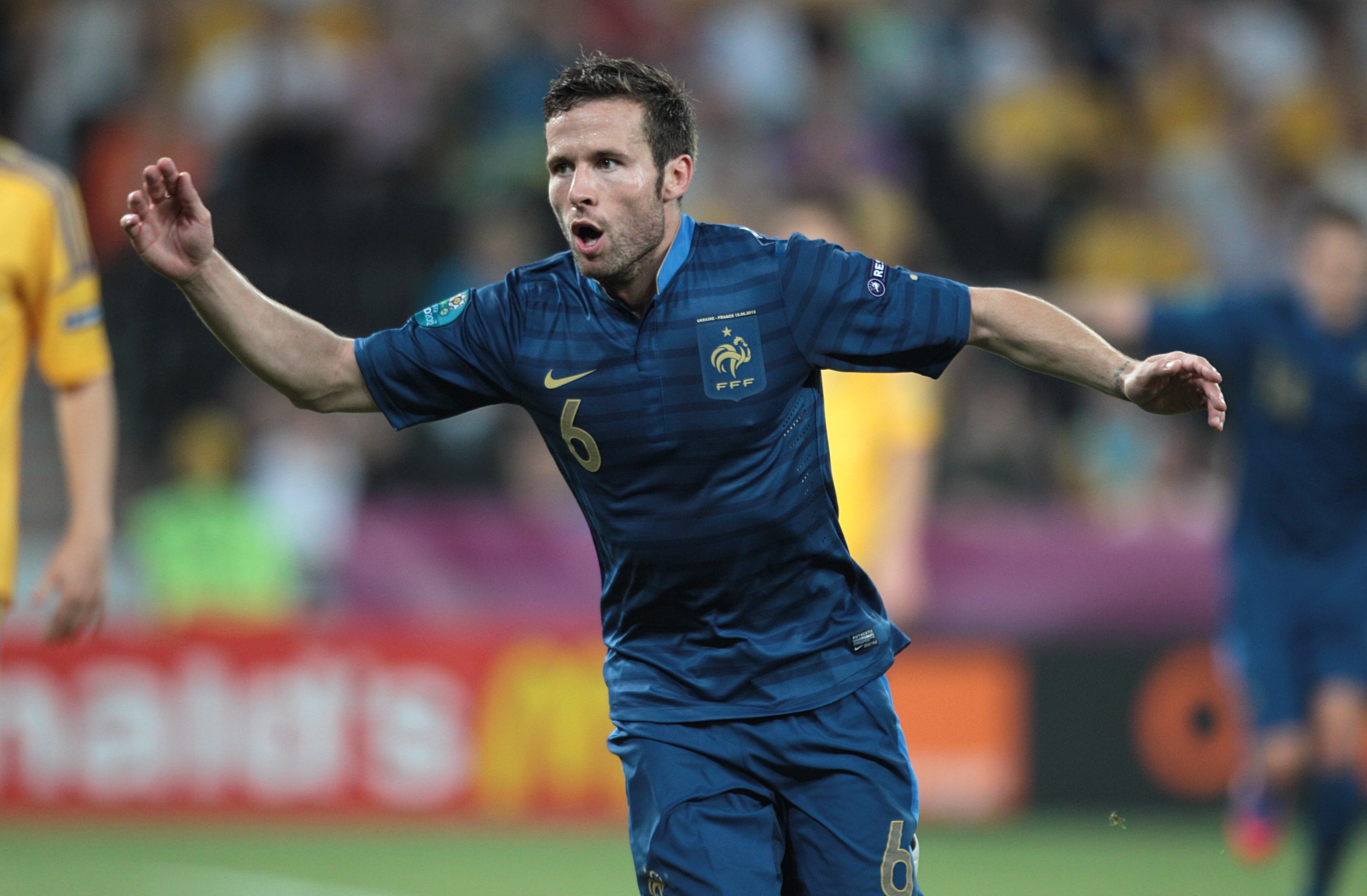 包含今晨法国杯传出新动向，上海申花止住颓势，管理层表态——底气十足，球探报告显示潜力的词条