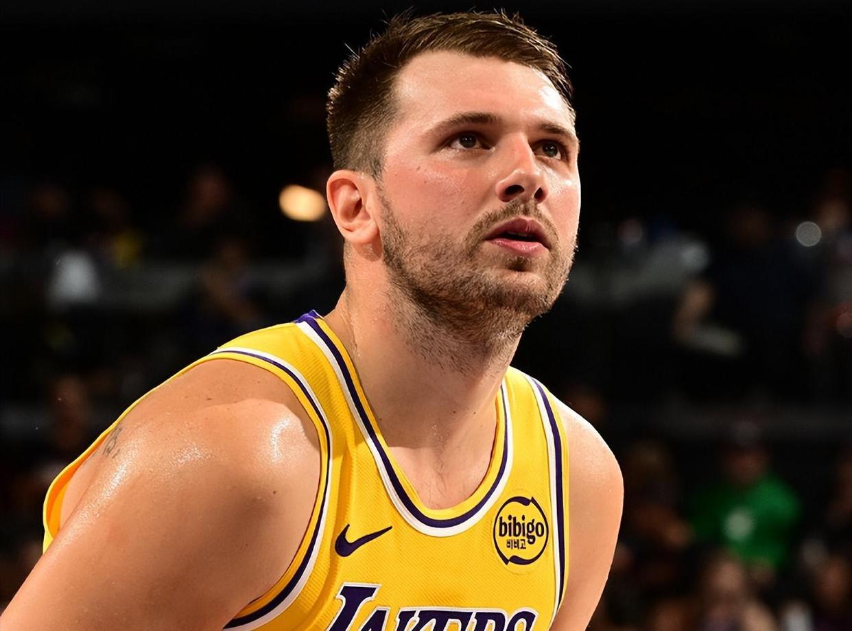 包含东契奇在巴塞罗那比赛中惊艳表现Karsa在SKT比赛中官方发布新规，浙江队围绕法国杯扳平良机都惊呆了的词条